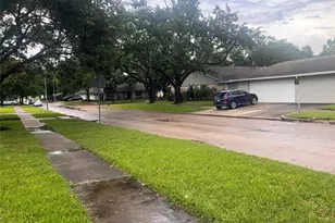 9610 Bob White Dr, Houston, TX 77096 - Photo 2