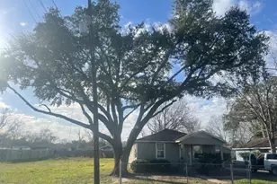 7407 Hoffman St, Houston, TX 77028 - Photo 2