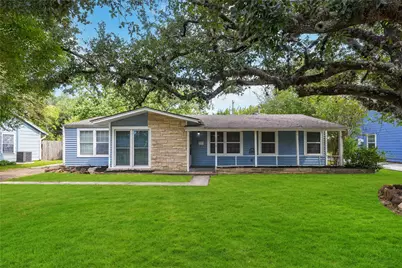 1210 14th Avenue N, Texas City, TX 77590 - Photo 2