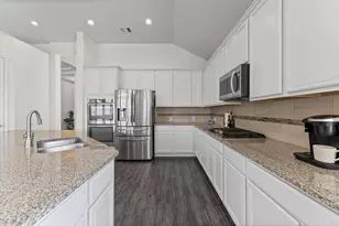 13950 Ginger Rose Ct, Pearland, TX 77584 - Photo 2