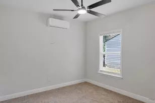 7928 Elvera St, Houston, TX 77012 - Photo 8