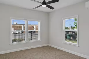 7928 Elvera St, Houston, TX 77012 - Photo 16