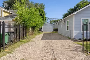 7928 Elvera St, Houston, TX 77012 - Photo 26