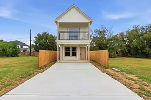 421 S Nugent St, La Porte, TX 77571 - Photo 2