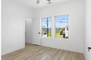 421 S Nugent St, La Porte, TX 77571 - Photo 18