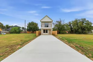 421 S Nugent St, La Porte, TX 77571 - Photo 2