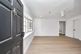 3726 Las Palmas St, Houston, TX 77027 - Photo 4