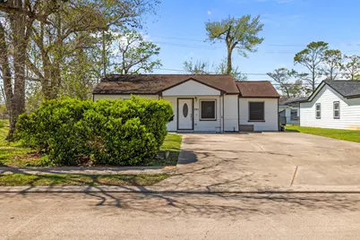 201 Huisache Street, Lake Jackson, TX 77566 - Photo 1