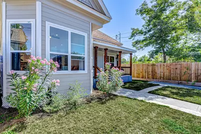 2008 Common Street, Houston, TX 77009 - Photo 4