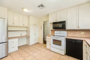 120 Palm Ln, Lake Jackson, TX 77566 - Photo 12
