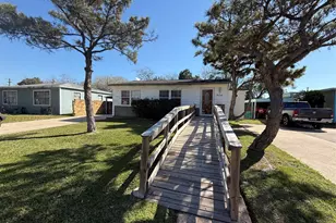 904 11th St, Texas City, TX 77590 - Photo 2