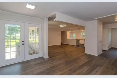 3825 Buckingham Row, Beaumont, TX 77706 - Photo 4