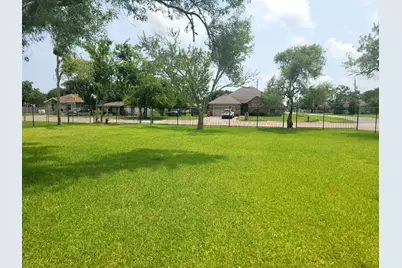 220 N Avenue B, Freeport, TX 77541 - Photo 4