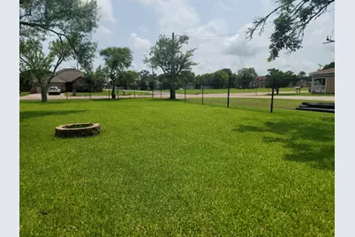 220 N Avenue B, Freeport, TX 77541 - Photo 6