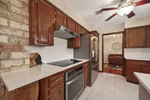 306 W Castle Harbour Dr, Friendswood, TX 77546 - Photo 22