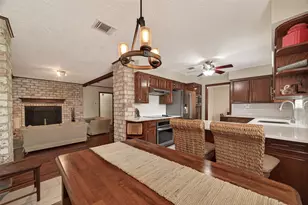 306 W Castle Harbour Dr, Friendswood, TX 77546 - Photo 18