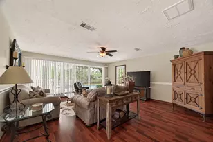 306 W Castle Harbour Dr, Friendswood, TX 77546 - Photo 14