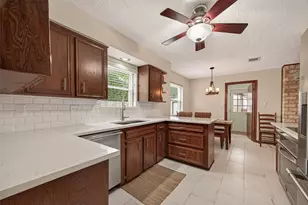 306 W Castle Harbour Dr, Friendswood, TX 77546 - Photo 20