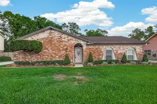 306 W Castle Harbour Dr, Friendswood, TX 77546 - Photo 2