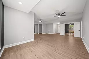 27 Lazy Morning Pl, The Woodlands, TX 77381 - Photo 6