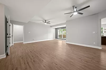 27 Lazy Morning Place, The Woodlands, TX 77381 - Photo 4