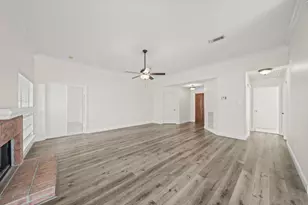 2727 N Peach Hollow Cir, Pearland, TX 77584 - Photo 4