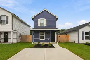 10851 N Baron Village Pl, Conroe, TX 77306 - Photo 2