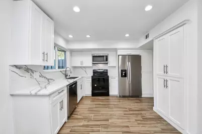 10358 Hammerly Boulevard #18, Houston, TX 77043 - Photo 16