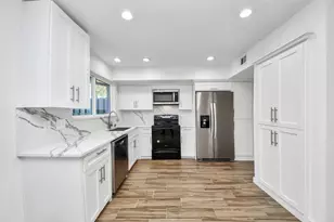 10358 Hammerly Blvd, Houston, TX 77043 - Photo 16