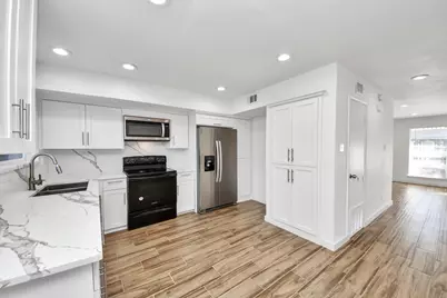 10358 Hammerly Boulevard #18, Houston, TX 77043 - Photo 14