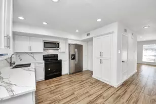 10358 Hammerly Blvd, Houston, TX 77043 - Photo 14