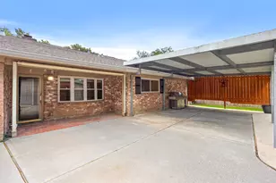 15214 St Cloud Dr, Houston, TX 77062 - Photo 32