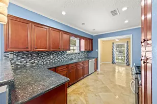 15214 St Cloud Dr, Houston, TX 77062 - Photo 14