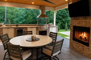 25118 E Tara Plantation Dr, Tomball, TX 77375 - Photo 2