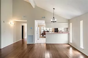 416 Rolling Hills Dr, Conroe, TX 77304 - Photo 2