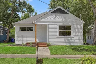 632 University Ave, Huntsville, TX 77320 - Photo 1