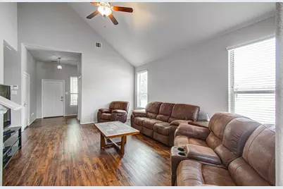 1703 Thornhampton Court, Houston, TX 77014 - Photo 8