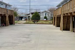 915 24th St, Dickinson, TX 77539 - Photo 4