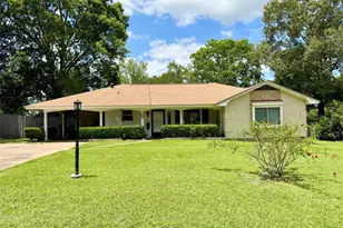 208 Robinhood Cir, Crockett, TX 75835 - Photo 12