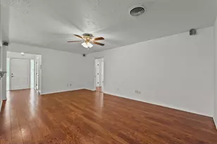 635 Meadowlawn St, La Porte, TX 77571 - Photo 14