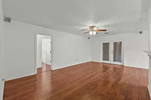 635 Meadowlawn St, La Porte, TX 77571 - Photo 10