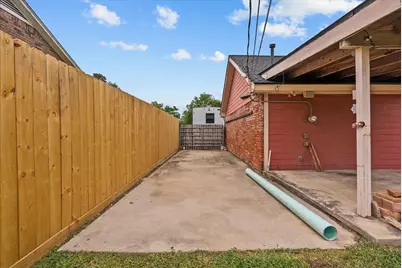 635 Meadowlawn St, La Porte, TX 77571 - Photo 32