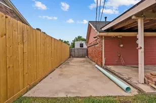 635 Meadowlawn St, La Porte, TX 77571 - Photo 32