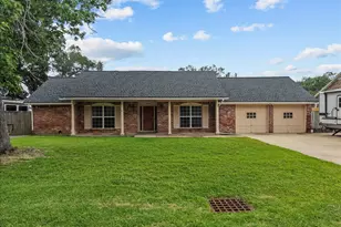 635 Meadowlawn St, La Porte, TX 77571 - Photo 1
