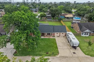 635 Meadowlawn St, La Porte, TX 77571 - Photo 2
