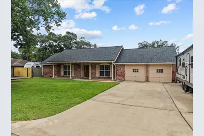635 Meadowlawn St, La Porte, TX 77571 - Photo 2