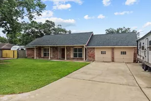635 Meadowlawn St, La Porte, TX 77571 - Photo 2