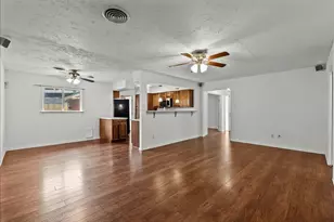 635 Meadowlawn St, La Porte, TX 77571 - Photo 12