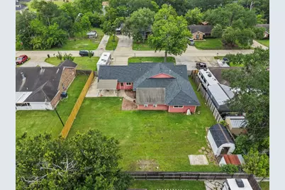 635 Meadowlawn St, La Porte, TX 77571 - Photo 4
