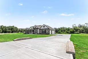 27 Red Barn Rd, Bay City, TX 77414 - Photo 2